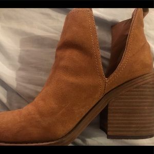 Steven Madden brown short boots
